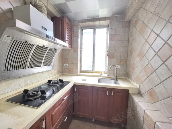 金华婺城婺城江南婺城南苑小区(西1-西8幢)轻轨口，世贸广场近，小区停车方便，民水民电，中医院近，拎包住出租房源真实图片