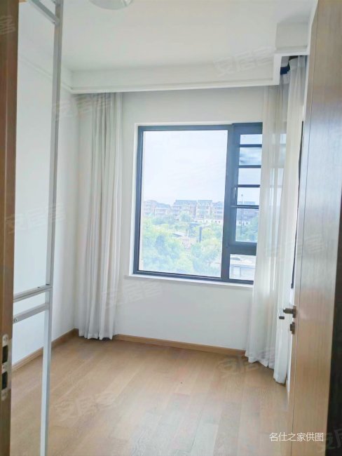 新街地铁口精装修博印名邸东边套255万税少房东诚心出售