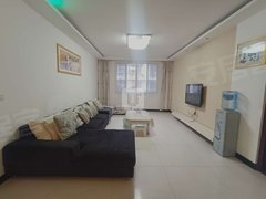 巴中巴州老城六小旁 精装大三居 视野开阔 领包入住 电梯快使用了 停车方出租房源真实图片