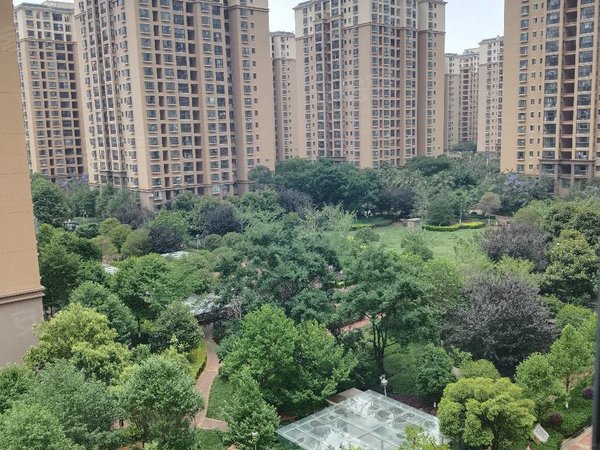 大商汇租房,德馨苑两室两厅一卫端头阳光房明厨明卫精装修带家具,小区