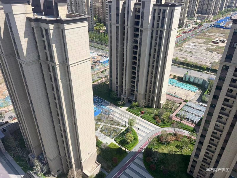 新上 有供暖 精装 套四双卫 中骏汇景城