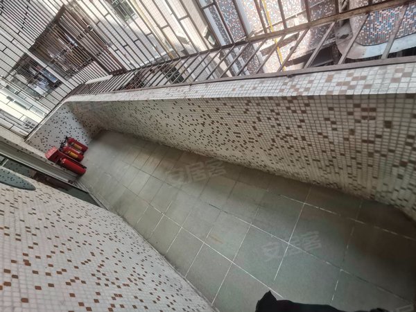 深圳福田福田中心区石厦东村石厦地铁站 石厦村 三房一厅带超大阳台