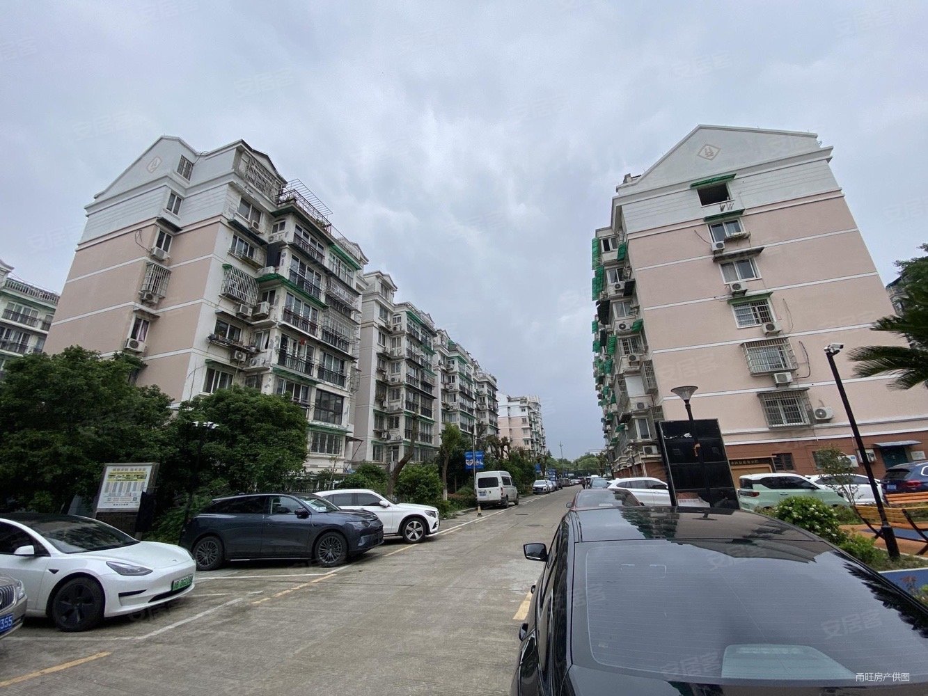 拎包入住房东诚售联丰世纪苑地铁口位置中庭看房方便全亮间