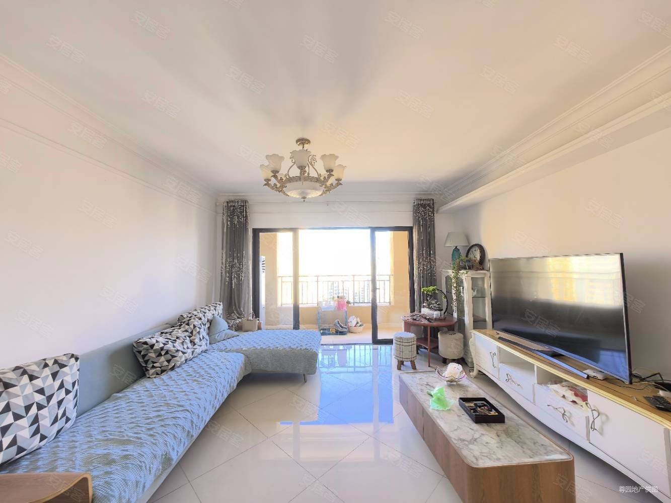 金地悦天下 小区绿化高 双卫格局 精装可拎包入住