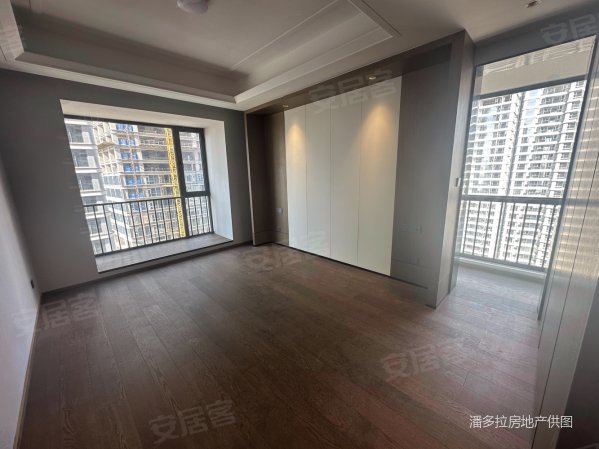 巫家坝绿地东南亚中心428公馆 临地铁   房视野开阔