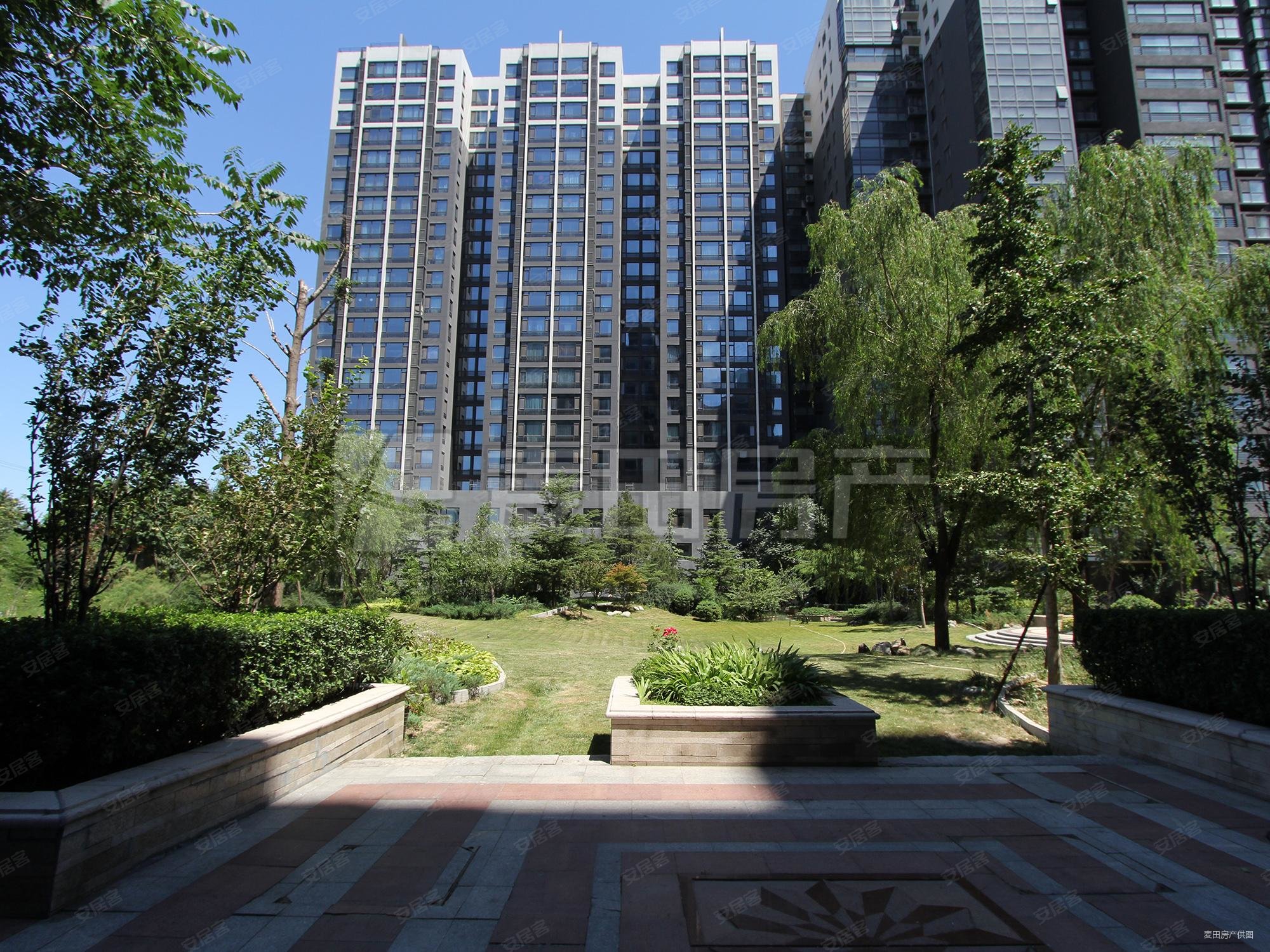 万泽御河湾3室2厅2卫165.8㎡西南2000万