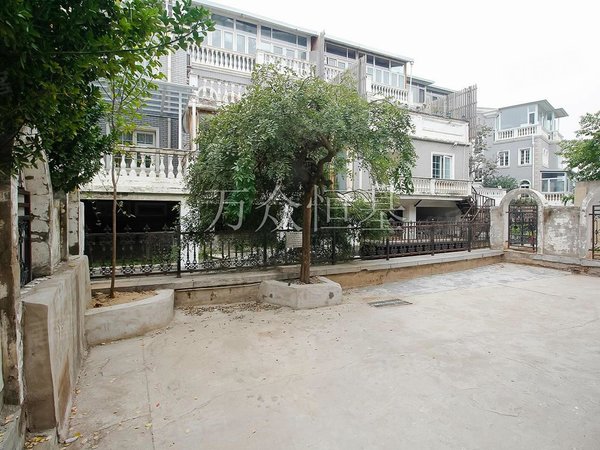 北京昌平北七家威尼斯花园别墅 办公自主均可 带私家车库 户型方正