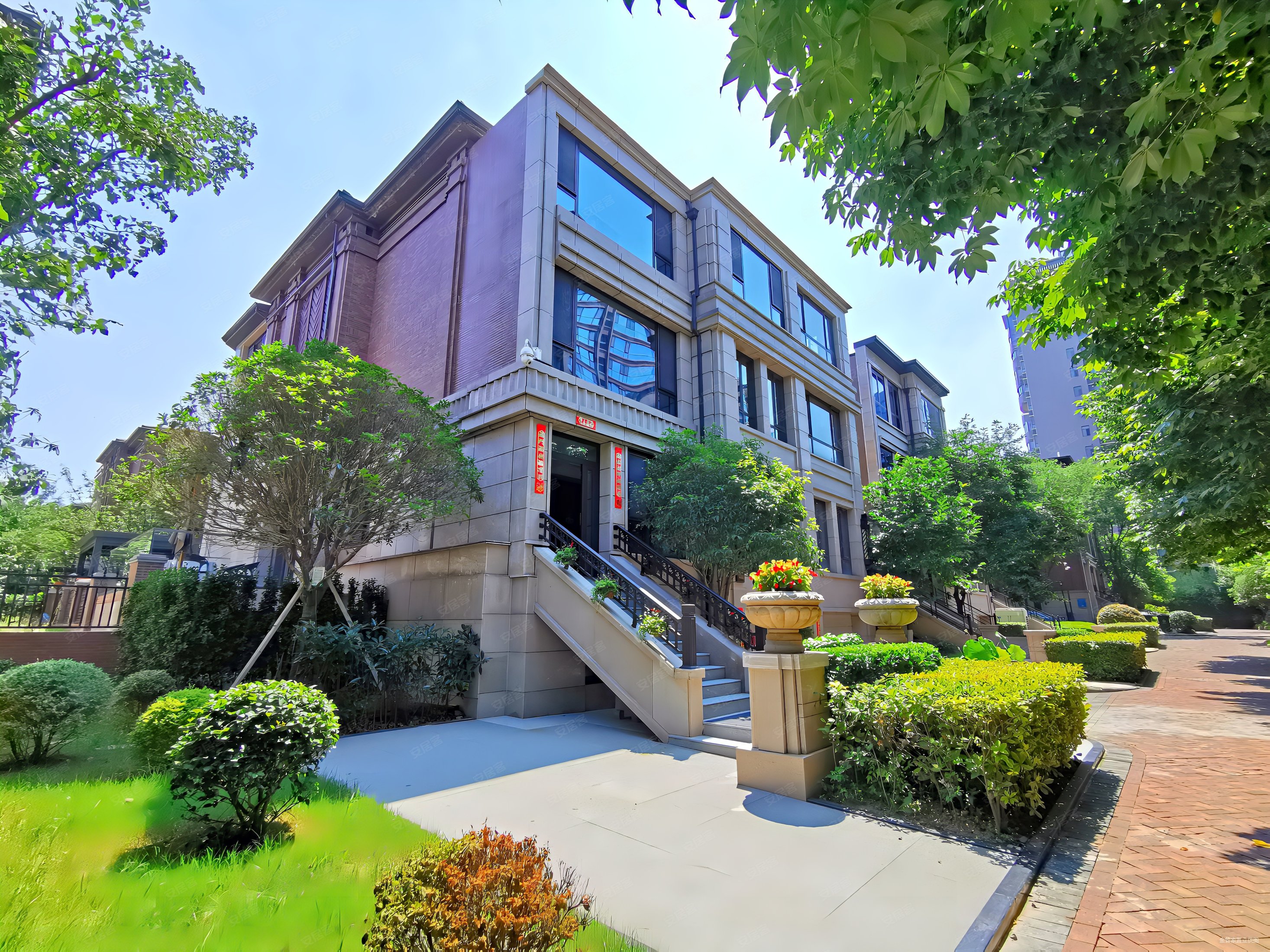 中海铂宫4室3厅5卫334.28㎡南1660万