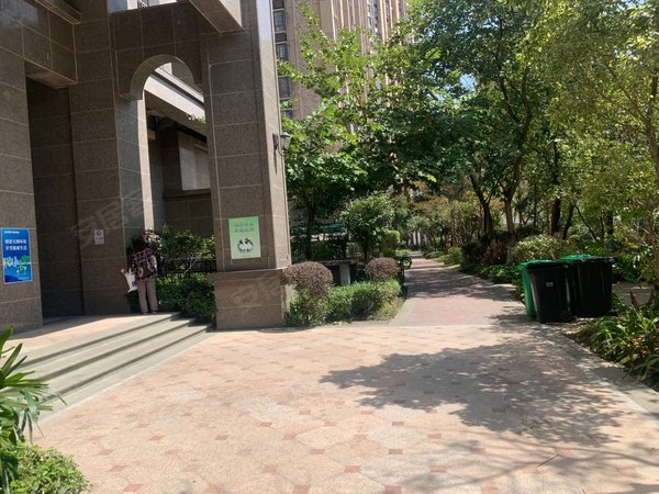 南宁兴宁区政府金源悦府吾悦广场旁金源悦府3房配齐 押一付一有车位