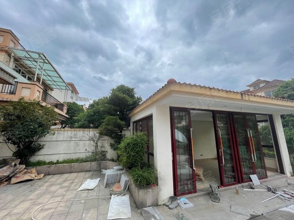 广州花都新区雅居乐雍华廷(别墅)大润发商圈独栋别墅!