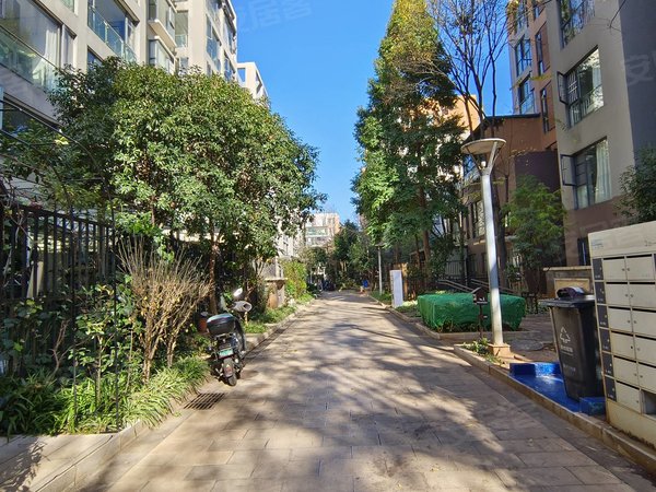 昆明西山滇池度假区滇池卫城锦尚5号地铁站旁滇池卫城锦尚 3房带家具