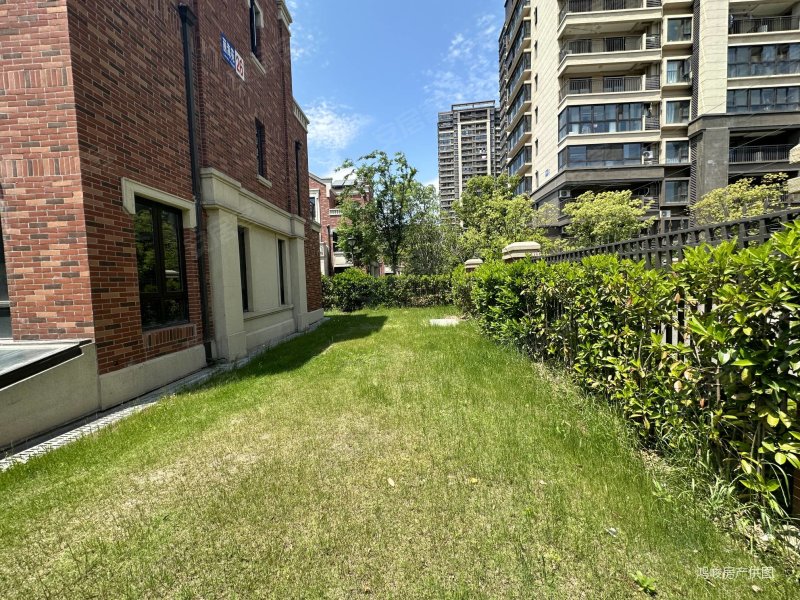 绿地海湾丽海苑(别墅)4室2厅3卫125㎡南北180万