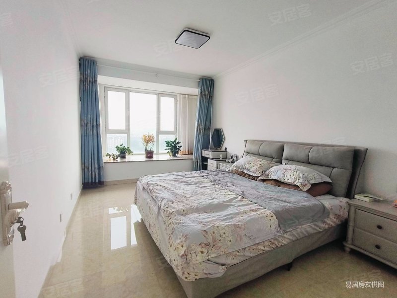 伯爵公馆,电梯全明三室,精装短住