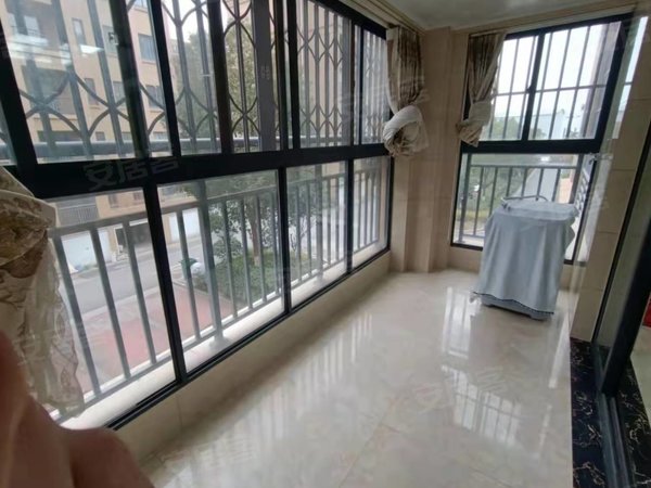 金华东阳横店南江名郡南江名郡 3室2厅2卫 精装修 电梯房 122平出租