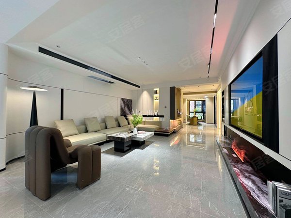 南湖租房,无中介费 w酒店 曲江南湖 金地广场 一楼带花园 金水湾,曲江