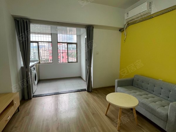 深圳龙岗坂田华为荔枝苑西区5号线坂田平层大一房一厅 精装修 家私