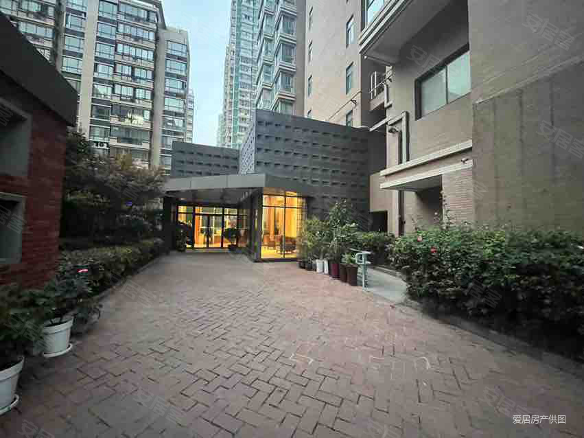 锦园君逸东区集中供暖电梯房近医院大两房精装好房