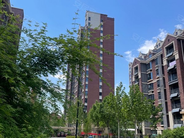 保定高碑店高铁新区英伦名郡英伦名郡三居双卫1400干净整洁两个空调