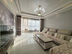 庆阳西峰西峰城区学院路附近！四中！东郊湖！精装三居室！出租房源真实图片