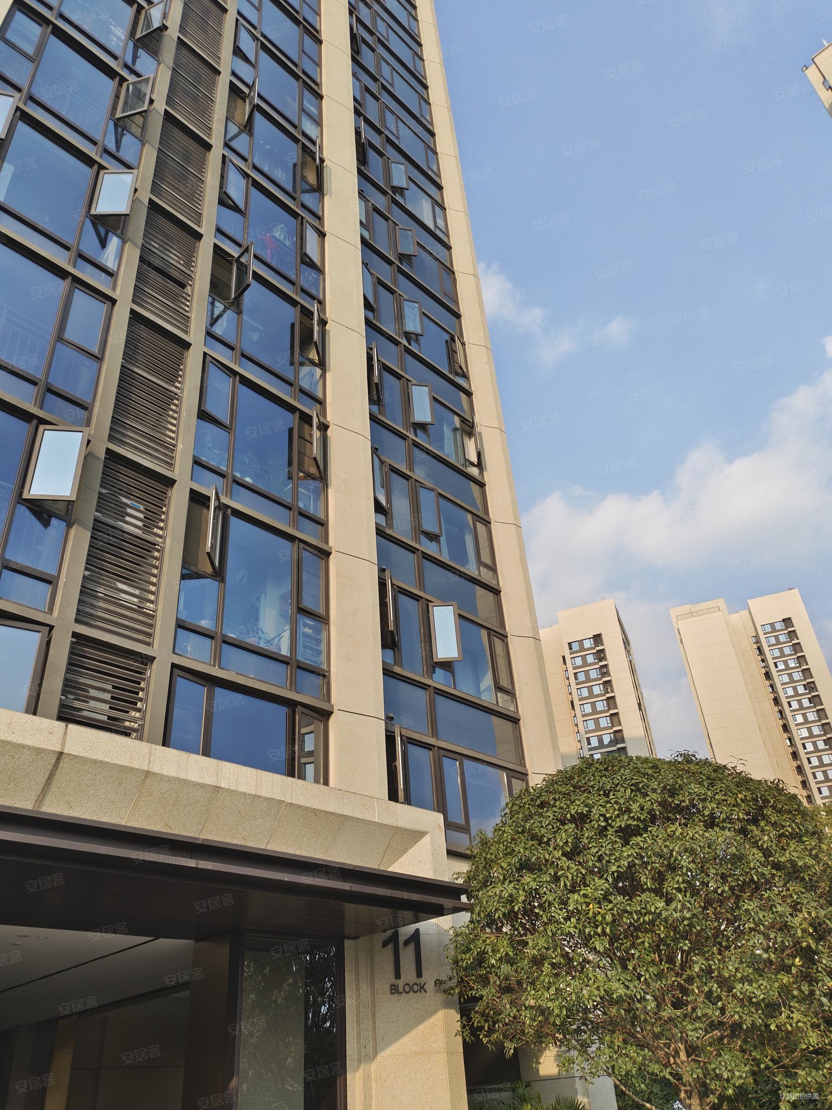 怡心湖岸3室2厅2卫105.55㎡南北252万