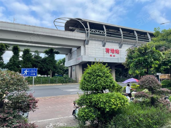 深圳龙岗横岗乐城(一期)荷坳地铁口大四房,全新装修,楼层佳通风性好