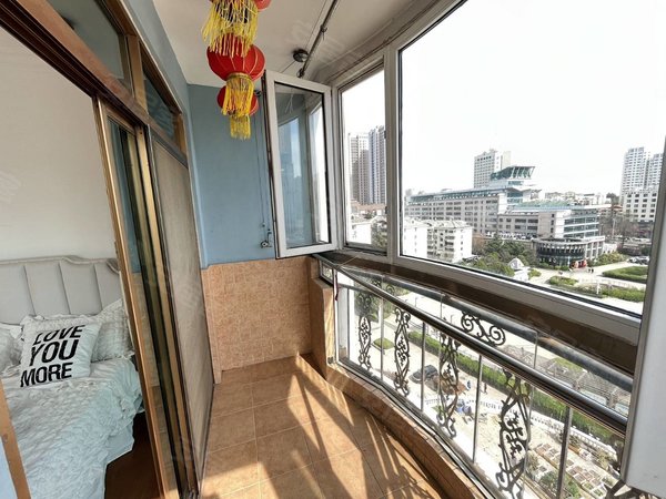 青岛市南香港中路香港花园大公馆香港花园靠近燕儿岛地铁二号线,可月