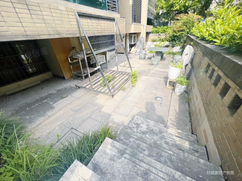 阳光水榭花园一楼带花园洋房 有地下一层可入住,龙湖天街