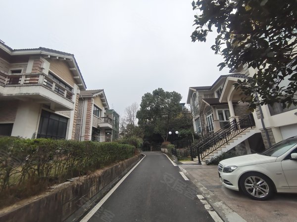 杭州富阳银湖秀水山庄地铁6号线精准别墅可办自住摄影带大花园随时