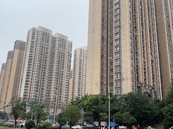 南宁兴宁区政府金源悦府吾悦广场旁 南北通南北通透温馨三房出租房源