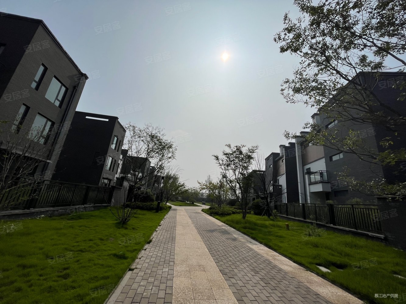 龙门一号别墅区的小洋房精装房