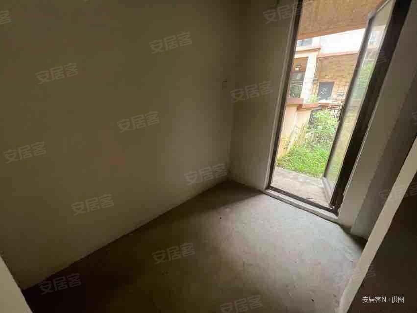 观湖园(一期)4室2厅5卫195.49㎡南120万