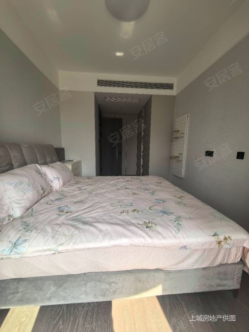 蓝光黑钻4室2厅2卫143㎡南北330万