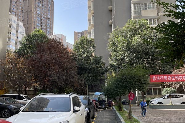 西安二手房 龙府北郡 > 胡晨解读龙府北郡小区不足