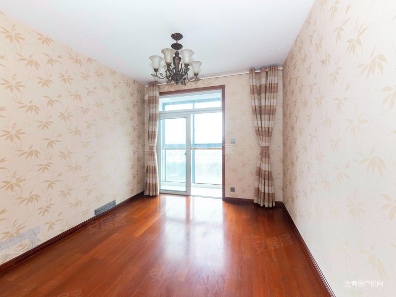 领秀江南东区中上层电梯房自住精装修全明三房两卫带车位