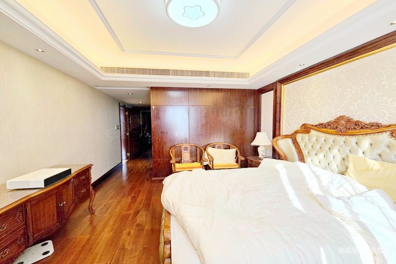 长沙豪宅 运达中央广场345平复式楼 5房3厅4卫1250万