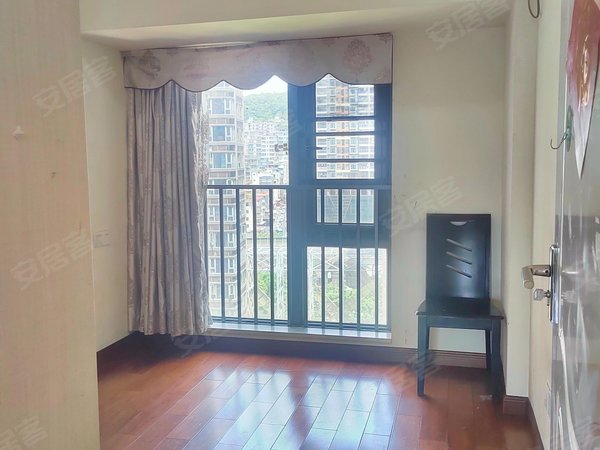 大芬地铁站50米~星都豪庭,电梯精装5房,停车月卡,布吉租房-深圳58安居