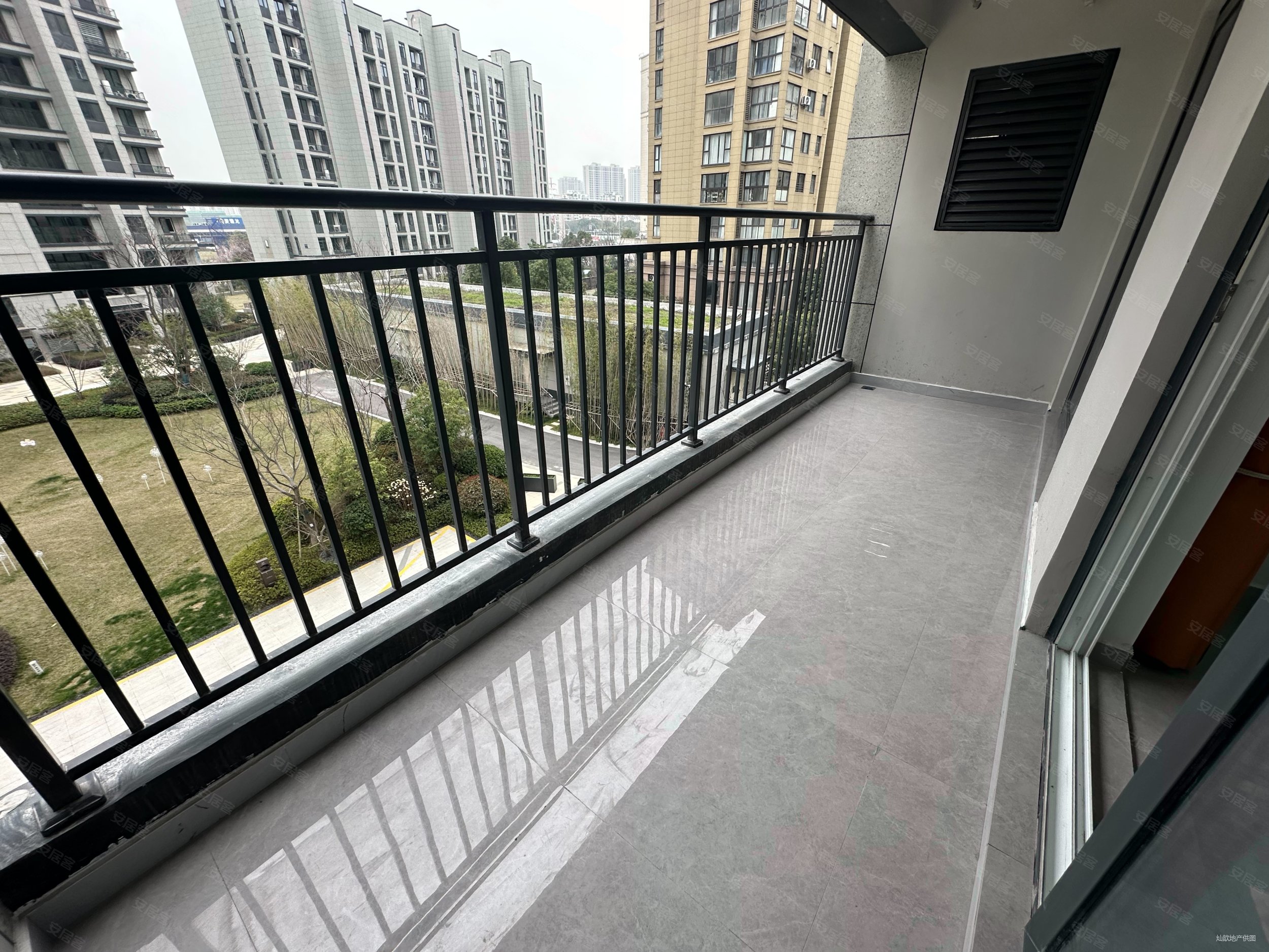 龙湖   | 春江华庭 |房东包税 |户型佳 格局好 送车位