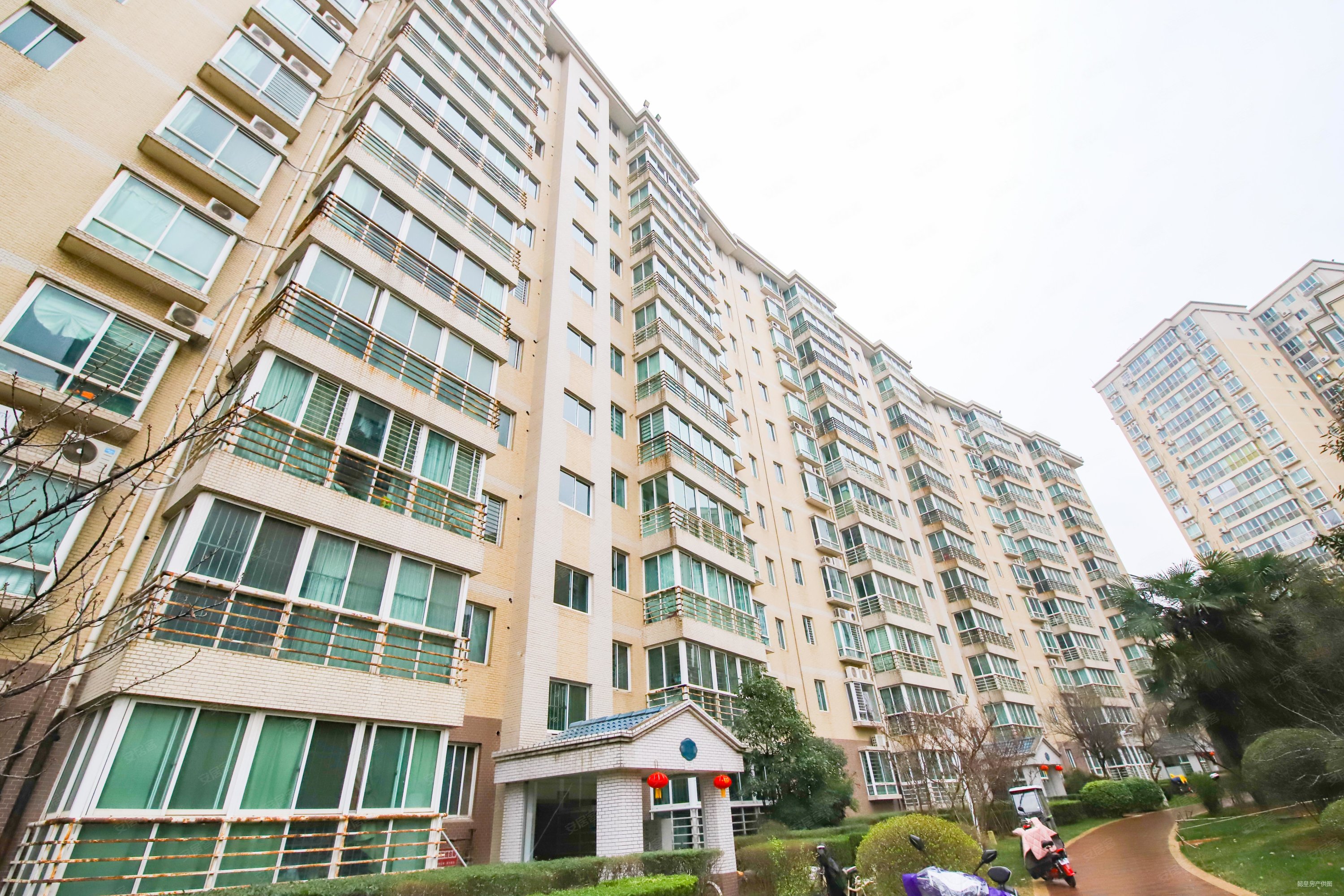 中泰世纪花城3室2厅2卫140.21㎡南北130万