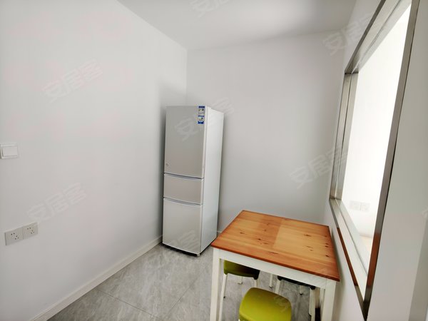 上海浦东塘桥南泉公寓肉眼可见的采光照亮整个家 可短租 近巴黎春天