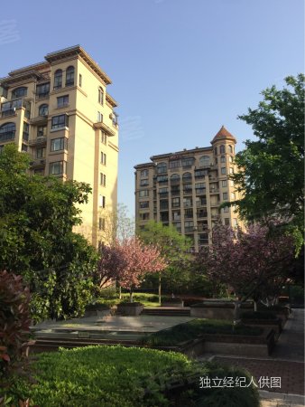 派舍提香精装洋房94平168万