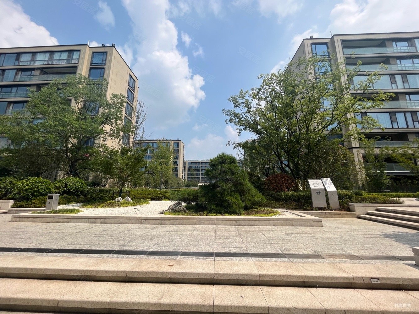 蓝城兰园4室2厅2卫317.65㎡南北348万