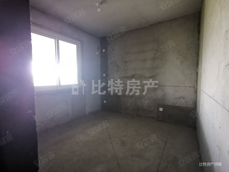 中建珑悦花园3室2厅2卫132.34㎡南北96万