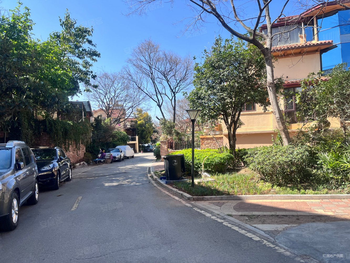 滇池卫城滟澜湾(别墅)5室3厅4卫257.91㎡南北800万