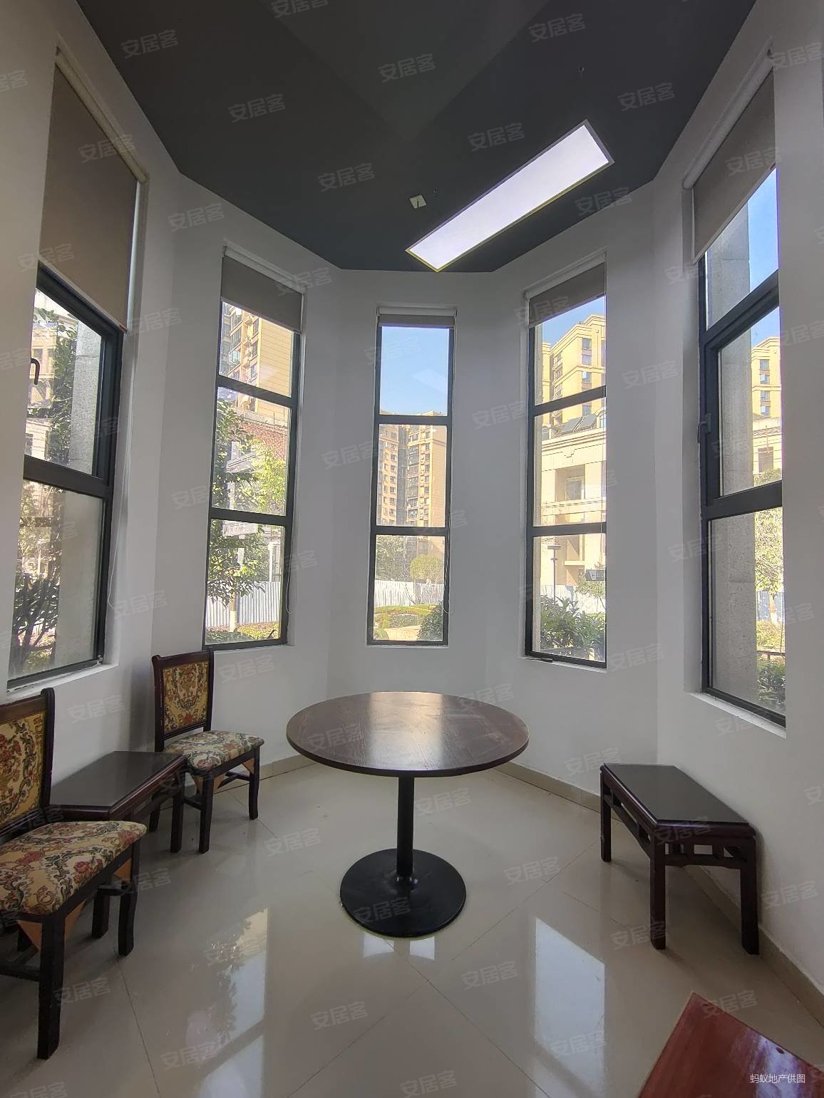 卢浮原著装修边户整个小区中的户型临水系临公共花园