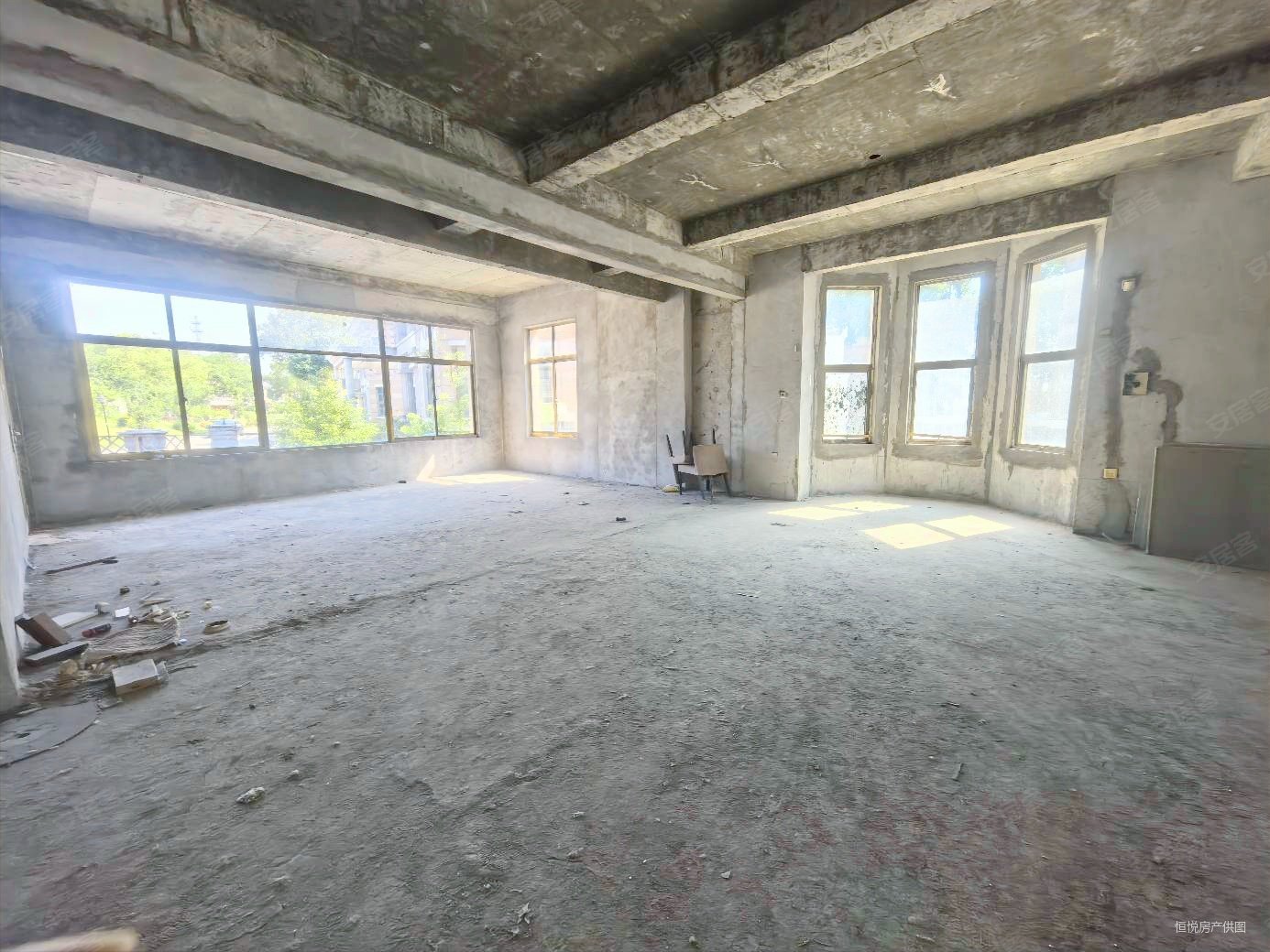 阳明山庄5室2厅2卫360㎡南北555万