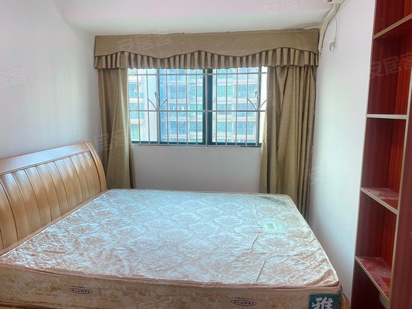 惠州惠城金山湖怡景华庭新天虹商场旁怡景华庭精装三房出租2300出租