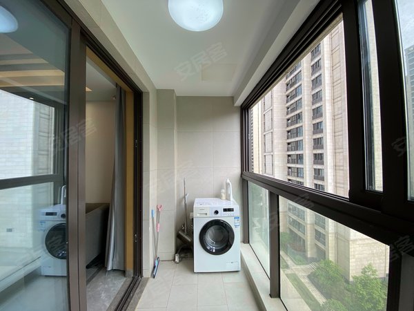 实 拍)建设一路地铁旁 名门府3房2卫 落地窗内包阳台出租房源真实图片