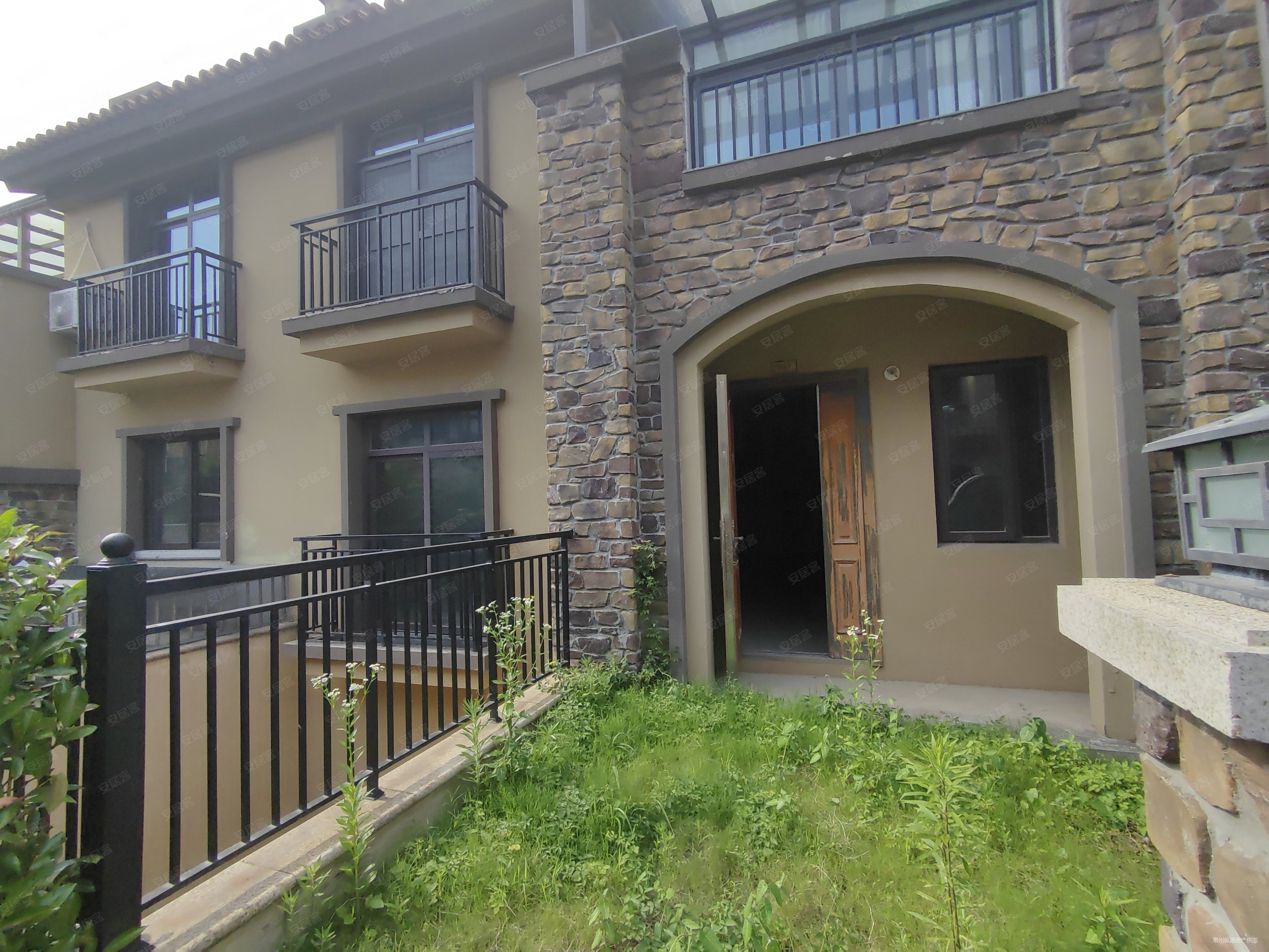 太湖香树湾(别墅)3室2厅2卫169㎡南北238万