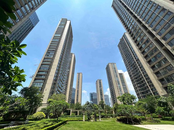 珠海高新区唐家湾翠湖香山玉兰苑翠湖香山玉兰苑 3室2厅2卫 精装修