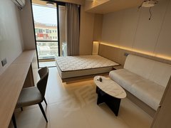 深圳宝安固戍1号线固戍地铁站阳台大单间押一付一应届生可享受30天免租出租房源真实图片